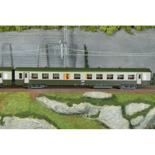Set de 2 voitures USI longue B10t U61 vert/gris SNCF, Models World ... MW_40035-Set de 2 voitures USI longue B10t U61 vert/gris SNCF, Models World 40035 - HO
