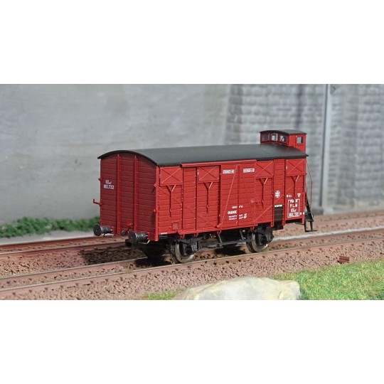 WB-686-Ree models WB686 OCEM 19 covered wagon, solid wheels, closed doors and guard's cabin, PLM