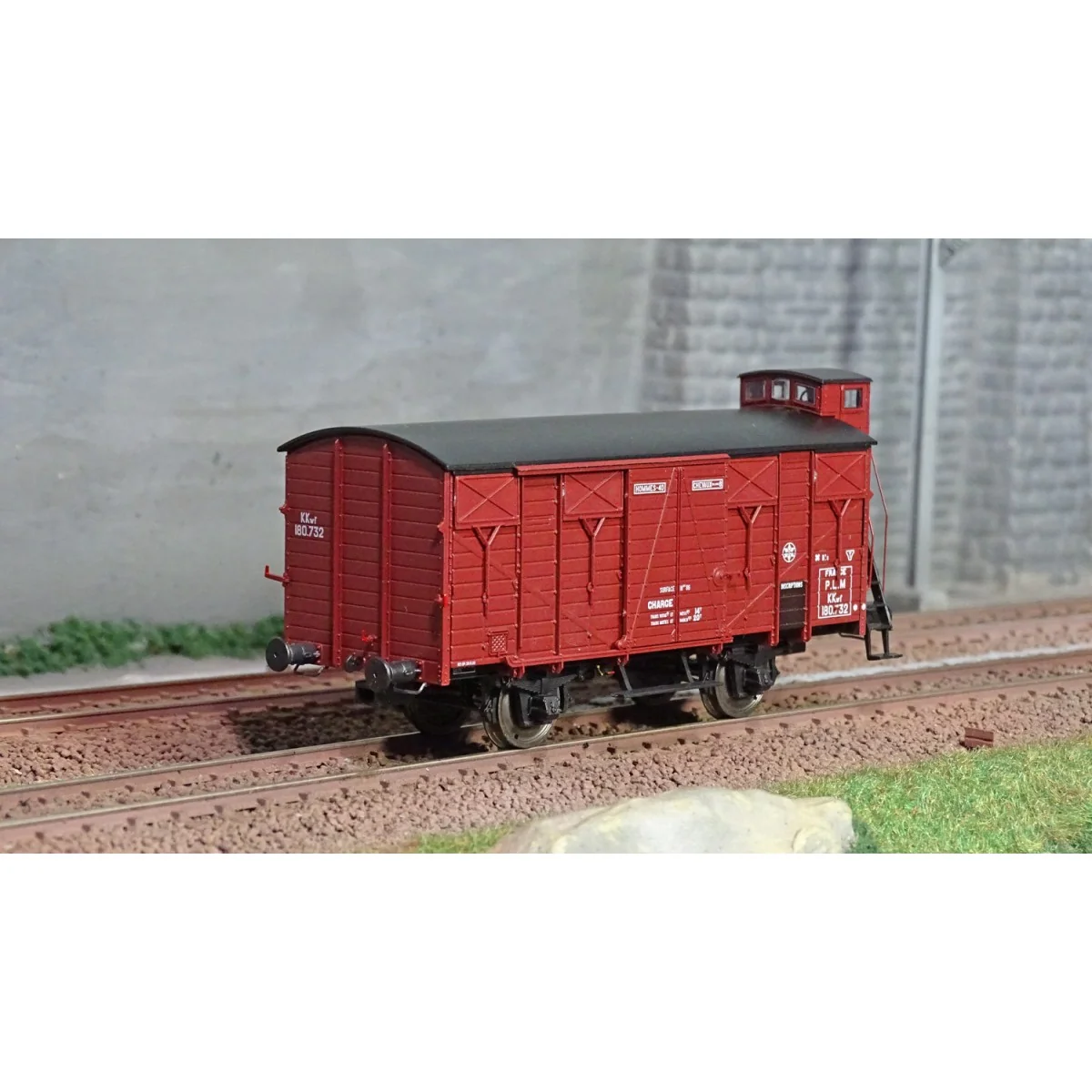 Ree models WB686 OCEM 19 covered wagon, solid wheels, closed doors ... Ree models WB686 OCEM 19 covered wagon, solid wheels, closed doors ...