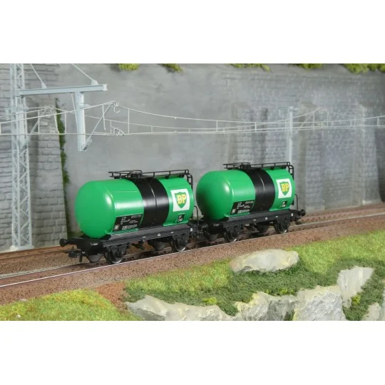 Rivarossi HR6567 Set of 2 two-axle tank wagons, FS, BP HR6567-Rivarossi HR6567 Set of 2 two-axle tank wagons, FS, BP