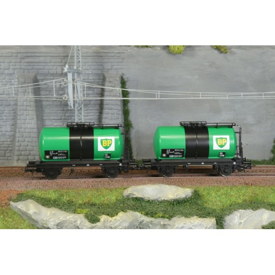 Rivarossi HR6567 Set of 2 two-axle tank wagons, FS, BP HR6567-Rivarossi HR6567 Set of 2 two-axle tank wagons, FS, BP