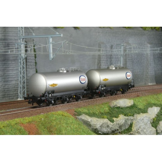 Set of 2 ESSO SNCF 3-axle tank wagons - Jouef HJ6294 - HO 1/87 HJ6294-Jouef HJ6230 Set of 2 Taoos bogie hopper wagons, blue livery, NACCO - HJ6294