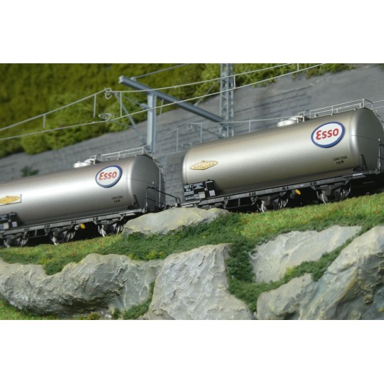 Set of 2 ESSO SNCF 3-axle tank wagons - Jouef HJ6294 - HO 1/87 HJ6294-Jouef HJ6230 Set of 2 Taoos bogie hopper wagons, blue livery, NACCO - HJ6294