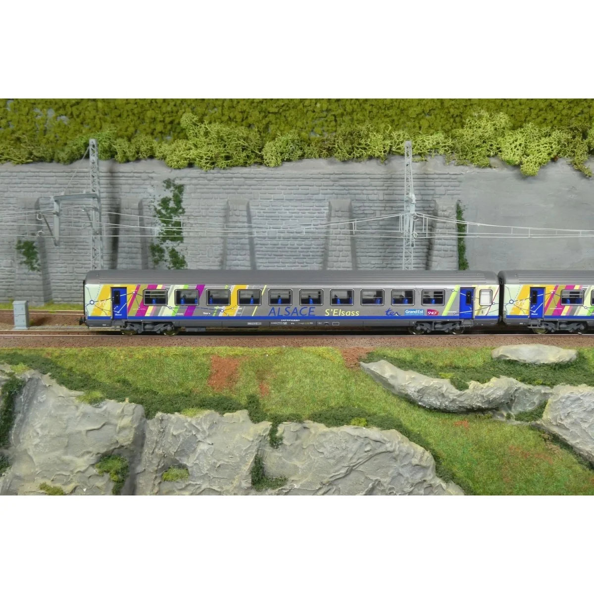 Set of 2 Corail Alsace passenger cars, B11tu / B11tu, Carmillon log...