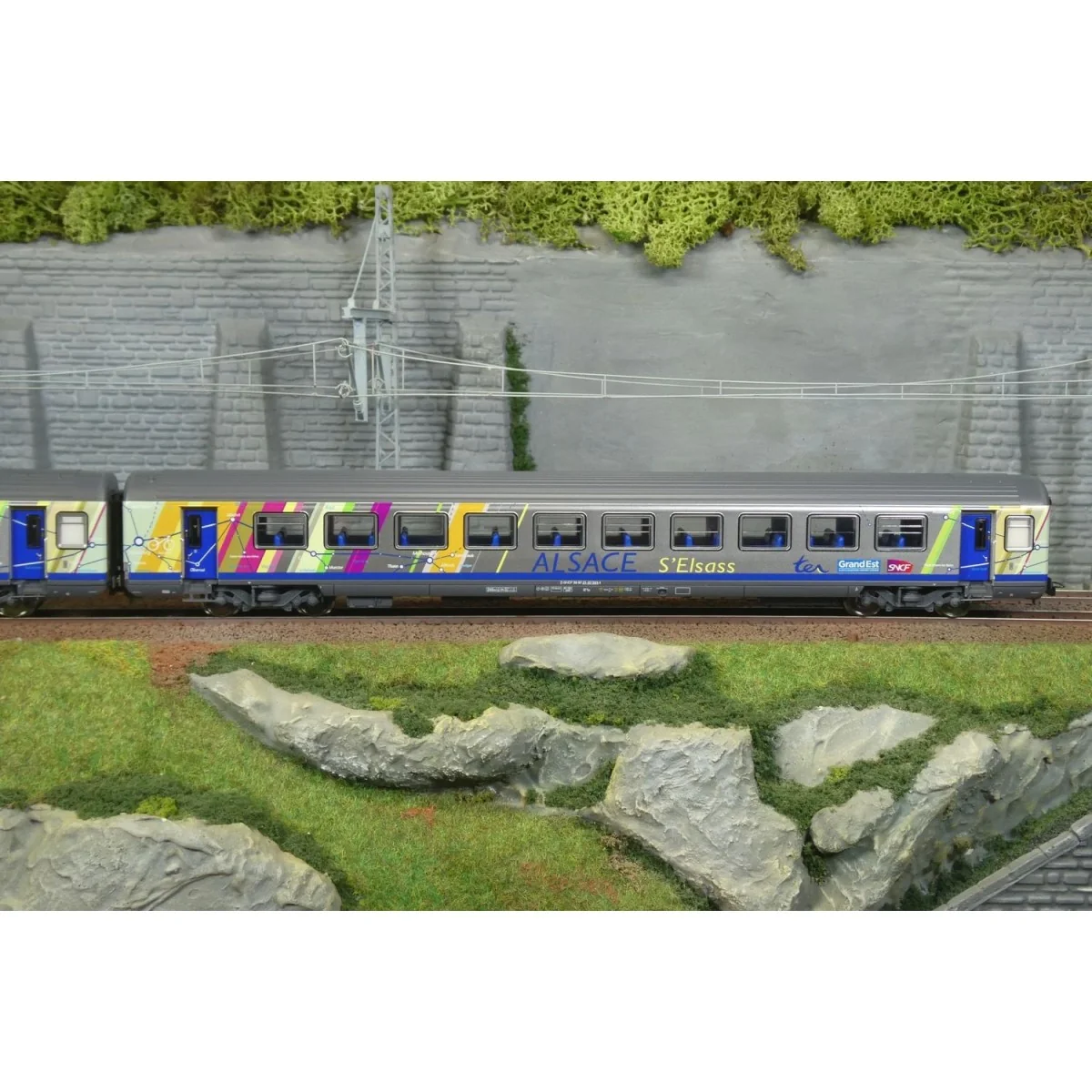 Set de 2 voitures voyageurs Corail Alsace, B11tu / B11tu, logo carm... Set de 2 voitures voyageurs Corail Alsace, B11tu / B11tu, logo carm...