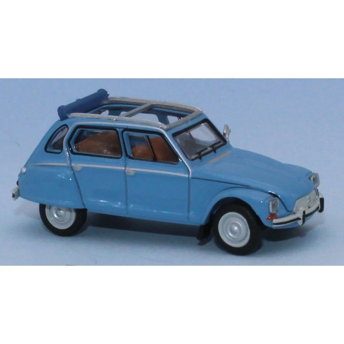 Voiture Citroën Dyane 6 capote ouverte bleu cristal - SAI 7623 HO 1/87 Voiture Citroën Dyane 6 capote ouverte bleu cristal - SAI 7623 HO 1/87