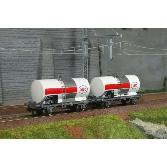 Ree Models WB878 Set of 2 Petrol Tank Wagons, SNCF, ESSO, White WB-878-Ree Models WB878 Set of 2 Petrol Tank Wagons, SNCF, ESSO, White - WB-878