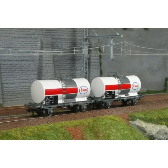 Ree Models WB878 Set of 2 Petrol Tank Wagons, SNCF, ESSO, White WB-878-Ree Models WB878 Set of 2 Petrol Tank Wagons, SNCF, ESSO, White