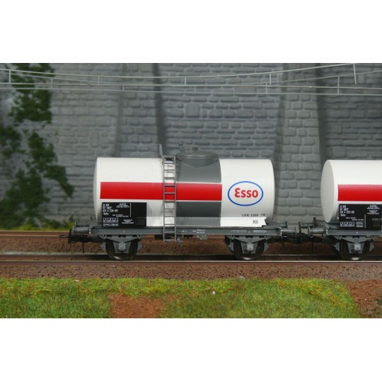 Ree Models WB878 Set of 2 Petrol Tank Wagons, SNCF, ESSO, White WB-878-Ree Models WB878 Set of 2 Petrol Tank Wagons, SNCF, ESSO, White - WB-878