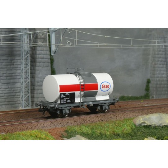 Ree Models WB877 Petroleum Tank Wagon, SNCF, ESSO, White WB-877-Ree Models WB877 Petroleum Tank Wagon, SNCF, ESSO, White - WB-877