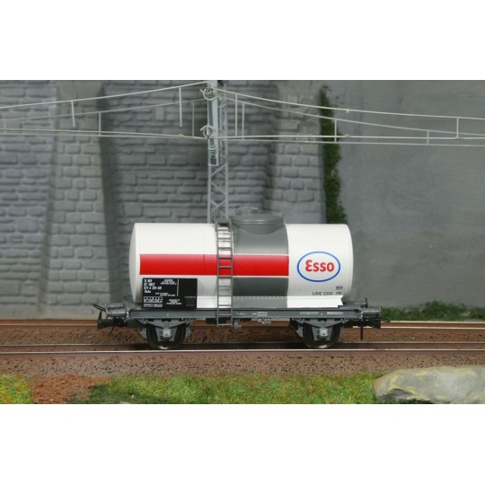 Ree Models WB877 Petroleum Tank Wagon, SNCF, ESSO, White WB-877-Ree Models WB877 Petroleum Tank Wagon, SNCF, ESSO, White - WB-877