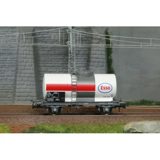 Ree Models WB877 Petroleum Tank Wagon, SNCF, ESSO, White WB-877-Ree Models WB877 Petroleum Tank Wagon, SNCF, ESSO, White