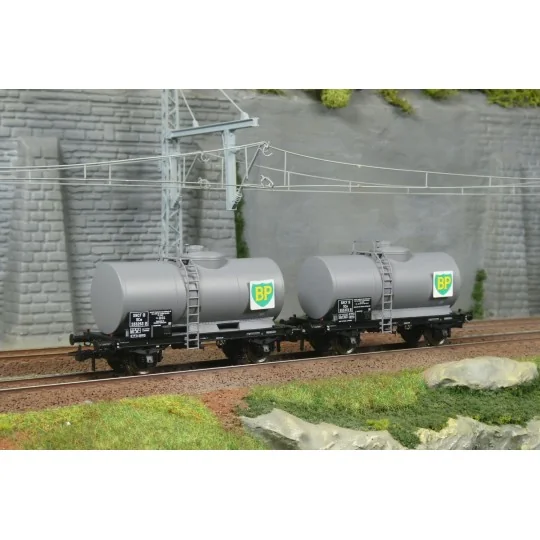 Ree models WB876 Set of 2 Petrol, SNCF, BP tank wagons WB-876-Ree models WB876 Set of 2 Petrol, SNCF, BP tank wagons