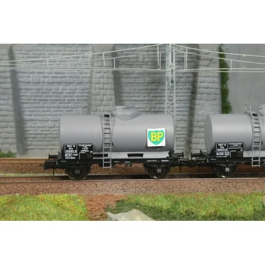 Ree models WB876 Set of 2 Petrol, SNCF, BP tank wagons WB-876-Ree models WB876 Set of 2 Petrol, SNCF, BP tank wagons