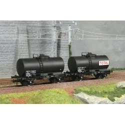Ree models WB874 Set of 2 Oil tank wagons, SNCF, TOTAL