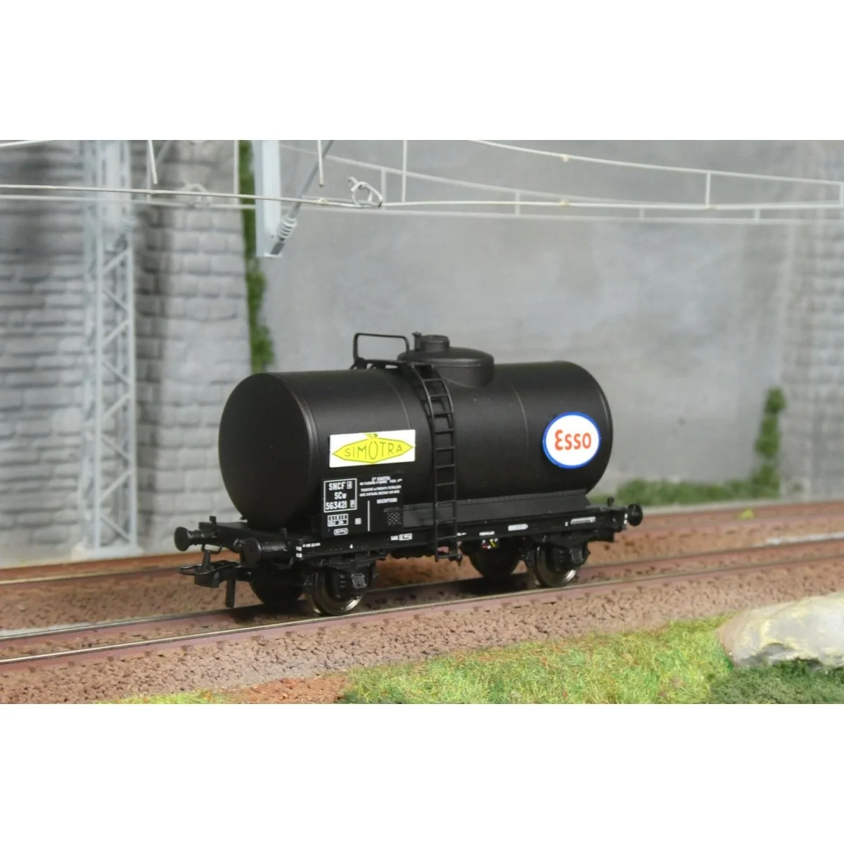 Ree models WB873 Petroleum Tank Wagon, SNCF, SIMOTRA-ESSO Ree models WB873 Petroleum Tank Wagon, SNCF, SIMOTRA-ESSO