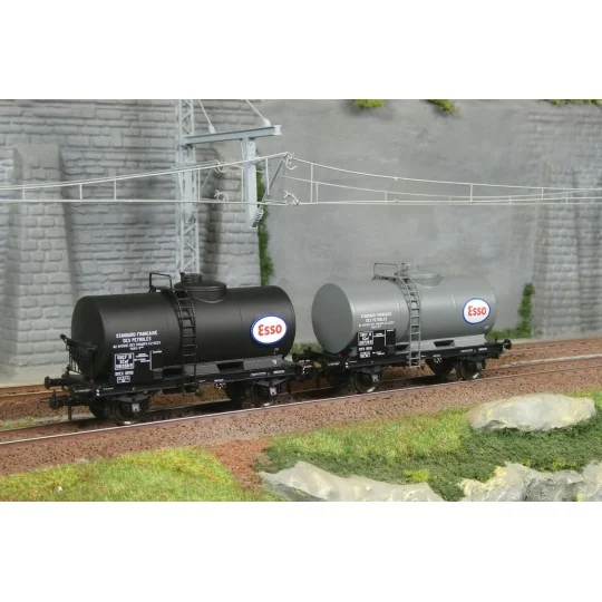 Ree Models WB870 Set of 2 Petrol Tank Wagons, SNCF, ESSO WB-870-Ree Models WB870 Set of 2 Petrol Tank Wagons, SNCF, ESSO