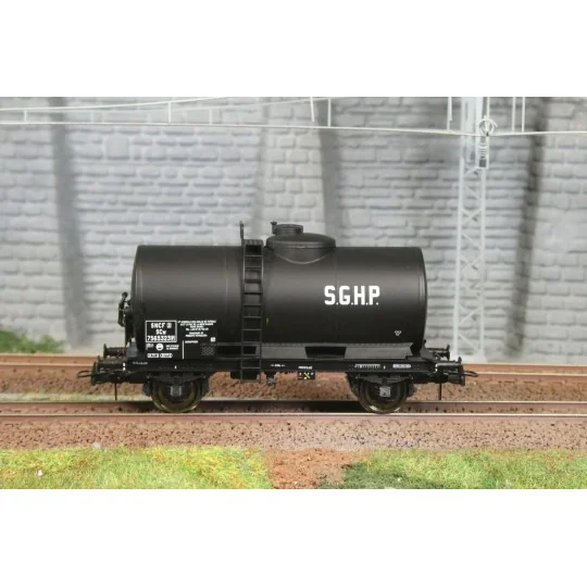 Ree Models WB867 Petroleum Tank Wagon, SNCF, SGHP WB-867-Ree Models WB867 Petroleum Tank Wagon, SNCF, SGHP