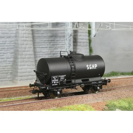 Ree Models WB867 Petroleum Tank Wagon, SNCF, SGHP WB-867-Ree Models WB867 Petroleum Tank Wagon, SNCF, SGHP