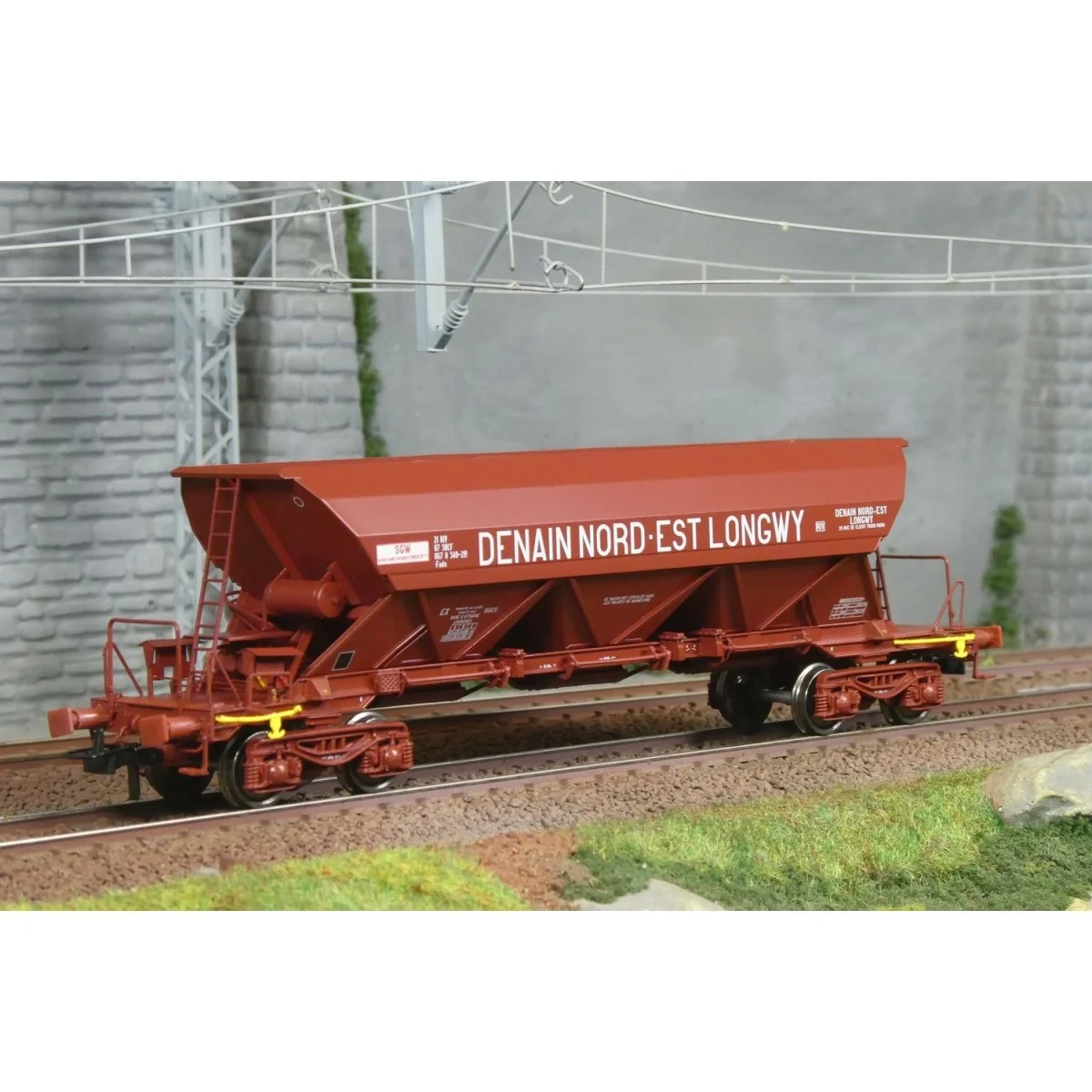 Ree models WB864 Hopper wagon EX Type 1, SNCF, DENAIN NORTH-EAST LO... Ree models WB864 Hopper wagon EX Type 1, SNCF, DENAIN NORTH-EAST LO...