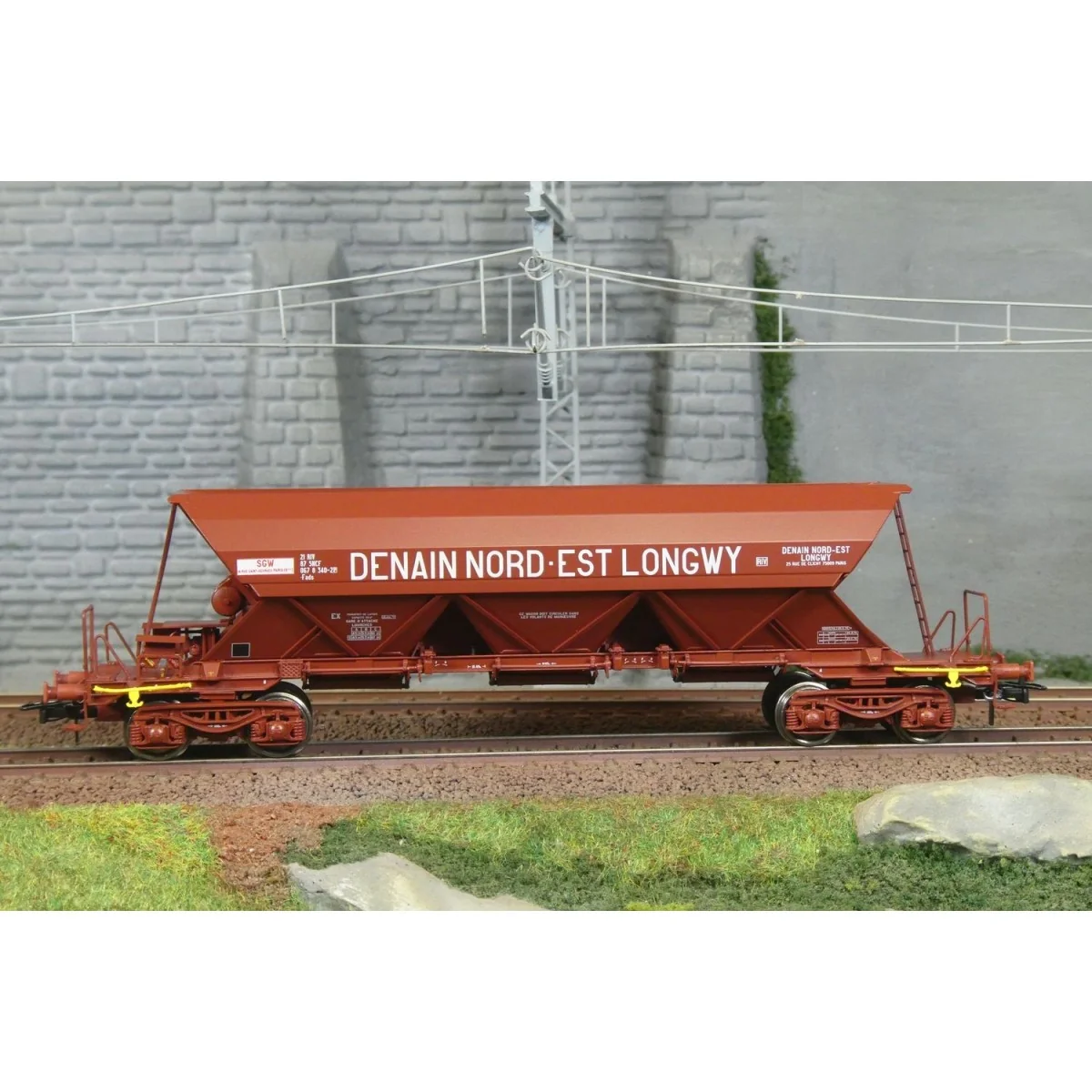 Ree models WB864 Hopper wagon EX Type 1, SNCF, DENAIN NORTH-EAST LO... Ree models WB864 Hopper wagon EX Type 1, SNCF, DENAIN NORTH-EAST LO...
