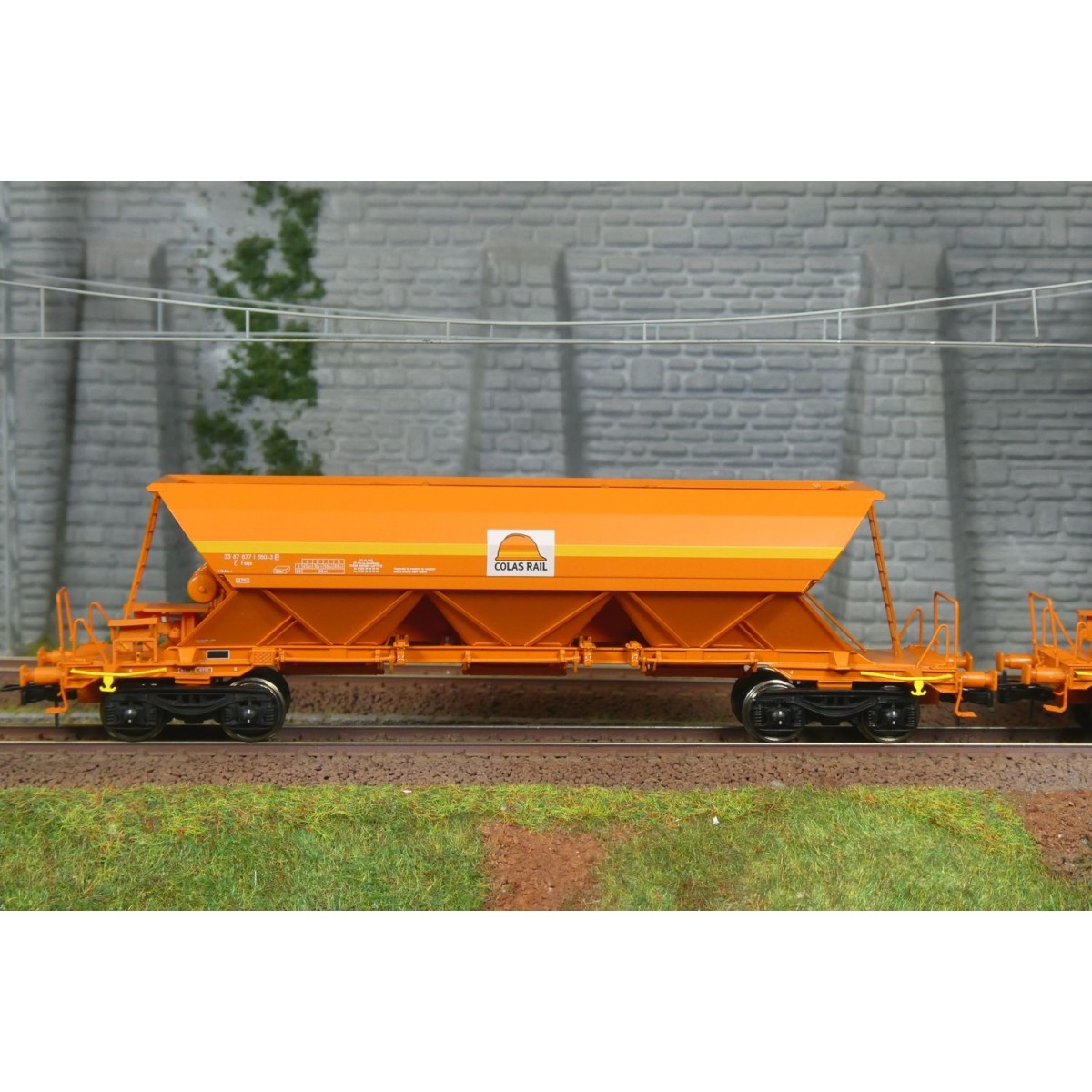 Ree Modeles WBCOLAS-1 Set of 3 EX Type 1 hopper wagons, SNCF, COLA... Ree Modeles WBCOLAS-1 Set of 3 EX Type 1 hopper wagons, SNCF, COLA...