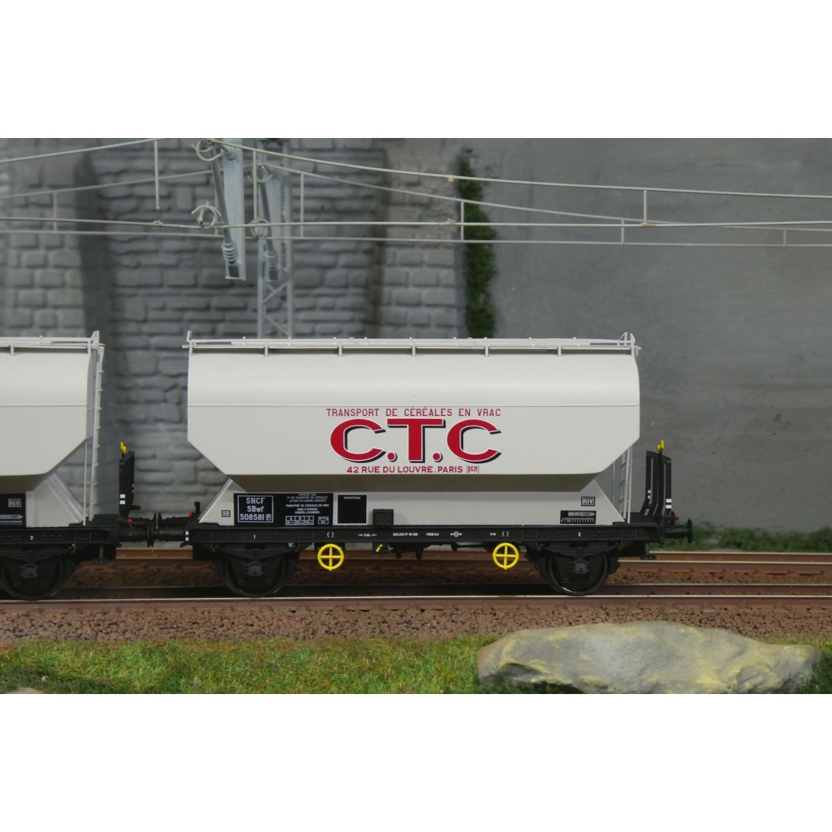Set of 2 FAUVET-GIREL "CTC" grain wagons - REE WB880 - HO Set of 2 FAUVET-GIREL "CTC" grain wagons - REE WB880 - HO