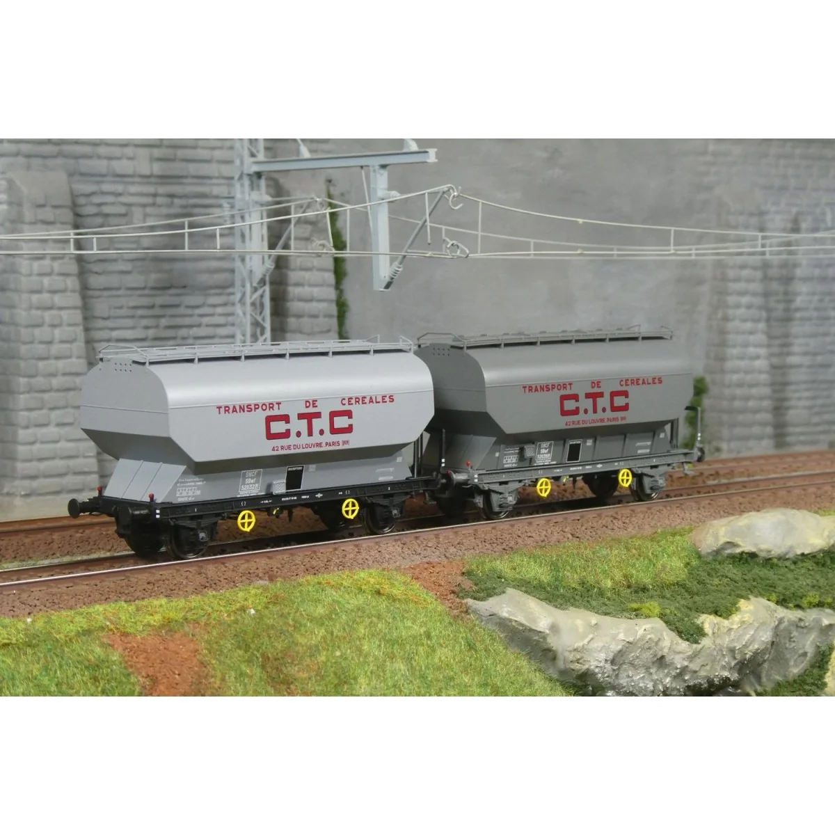 Set of 2 FAUVET-GIREL "CTC" grain wagons, SNCF Era III - REE WB887 ... Set of 2 FAUVET-GIREL "CTC" grain wagons, SNCF Era III - REE WB887 ...