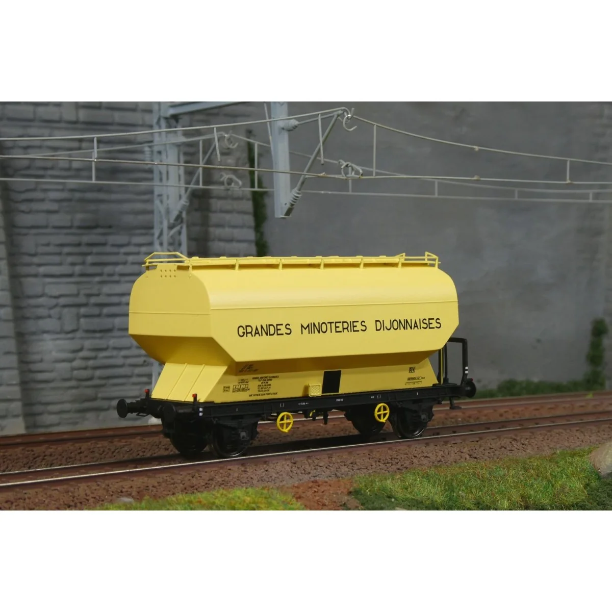 FAUVET-GIREL grain wagon, GRANDES MINOTERIES DIJONNAISES, SNCF - RE...