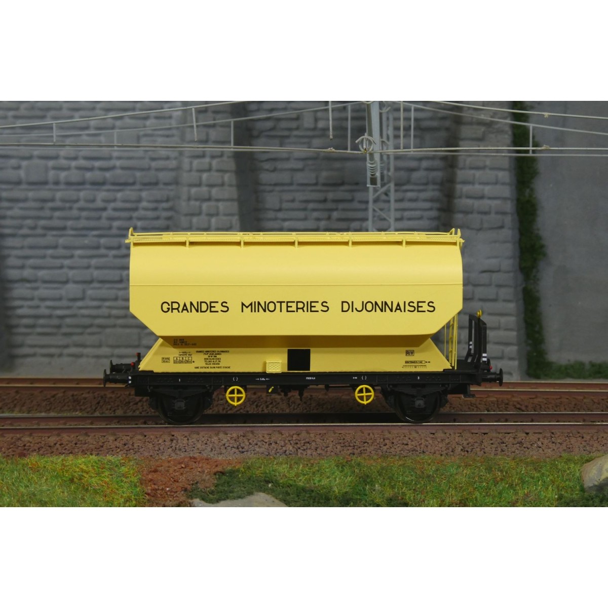 FAUVET-GIREL grain wagon, GRANDES MINOTERIES DIJONNAISES, SNCF - RE...