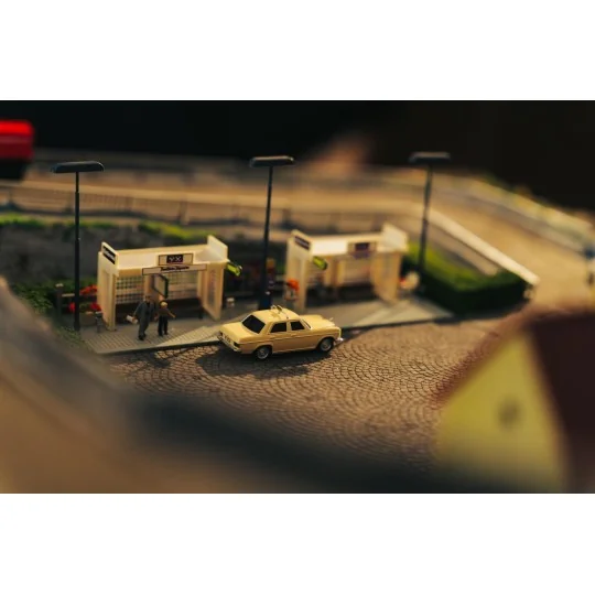 500504171-Voiture RC Mercedes-Benz 200/8 Taxi 1/87 HO Carson - 500504171