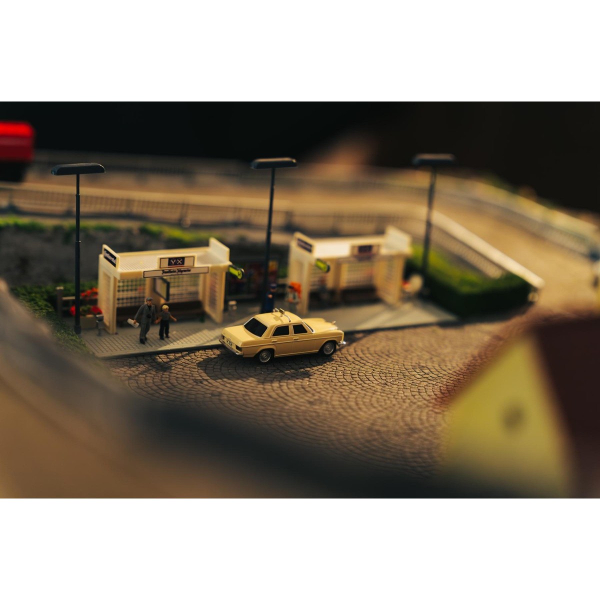 RC Car Mercedes-Benz 200/8 Taxi - Carson 500504171 - HO 1/87 RC Car Mercedes-Benz 200/8 Taxi - Carson 500504171 - HO 1/87