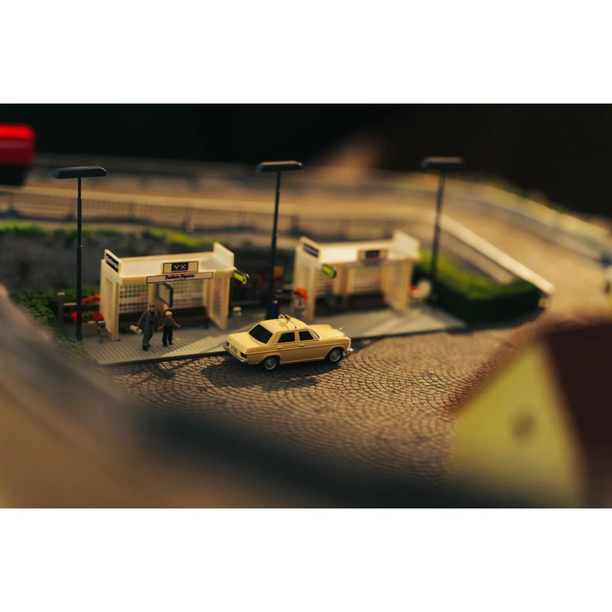 Voiture RC Mercedes-Benz 200/8 Taxi 1/87 HO Carson