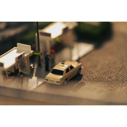 500504171-Voiture RC Mercedes-Benz 200/8 Taxi 1/87 HO Carson - 500504171