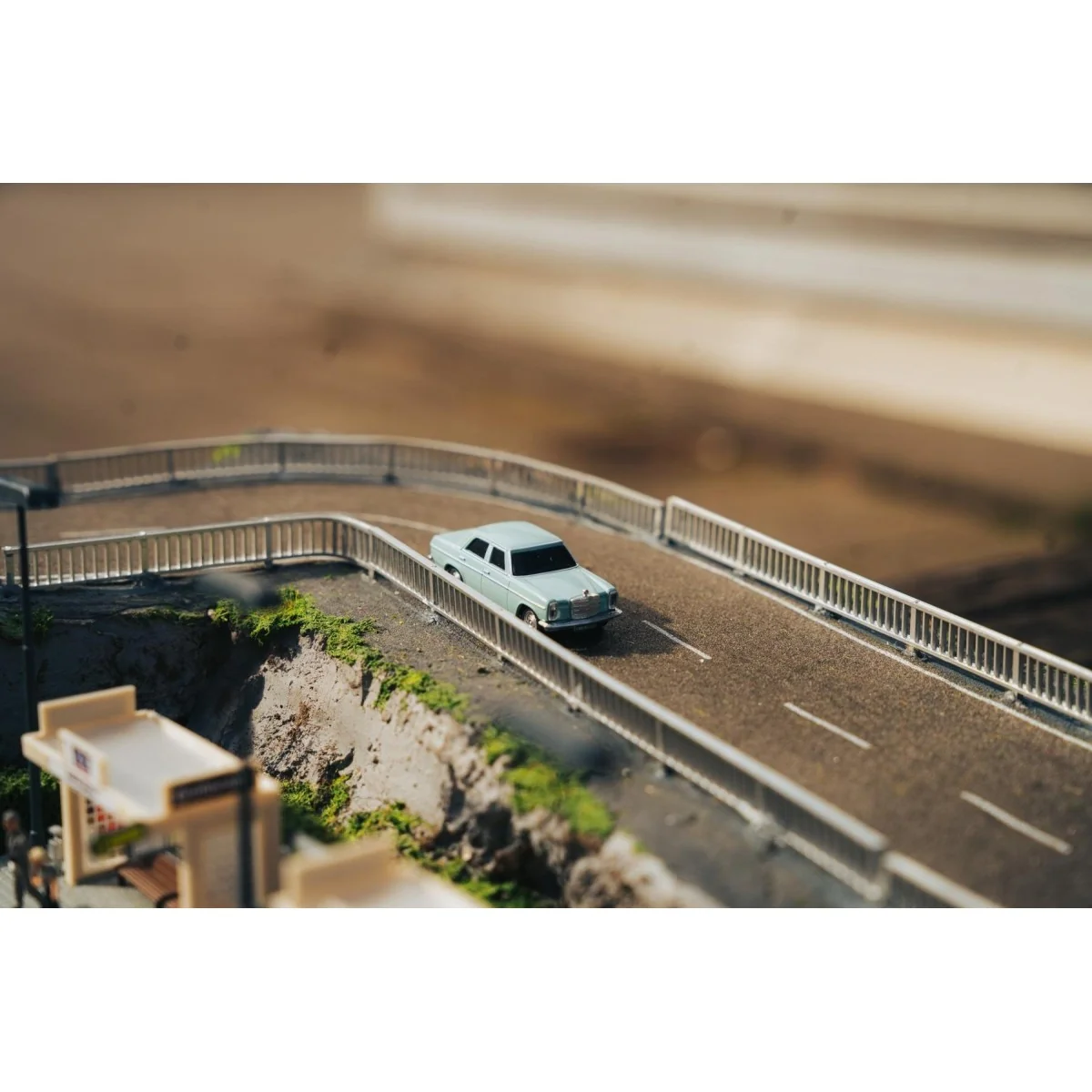 Carson HO Blue Mercedes-Benz 200/8 RC Car 1/87