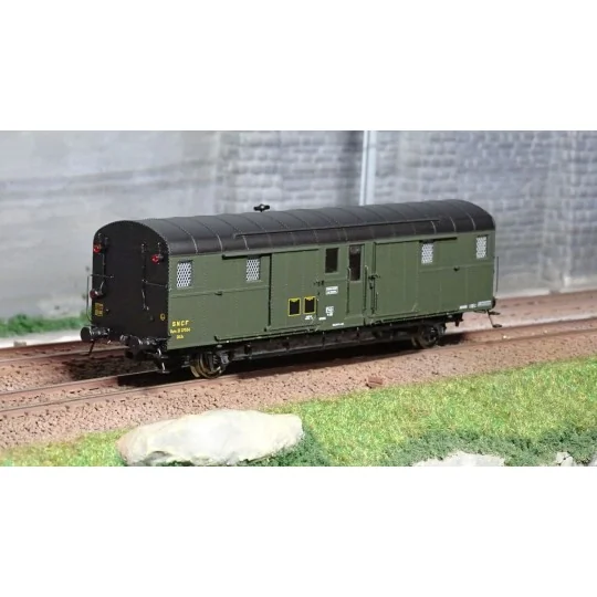 VB-311-Ree Modeles VB311 OCEM 32 baggage car, black roof and ends, working lights, Western Region, SNCF