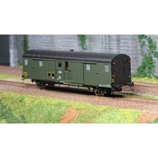 Ree Modeles VB311 OCEM 32 baggage car, black roof and ends, working... VB-311-Ree Modeles VB311 OCEM 32 baggage car, black roof and ends, working lights, Western Region, SNCF