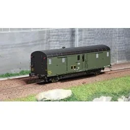 Ree Modeles VB312 OCEM 32 baggage car, black roof and ends, working...
