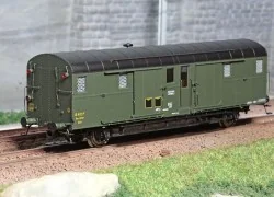 Ree Modeles VB313 OCEM 32 baggage car, black roof, green ends, work...