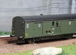 Ree Modeles VB314 OCEM 32 baggage car, black roof, green ends, work...