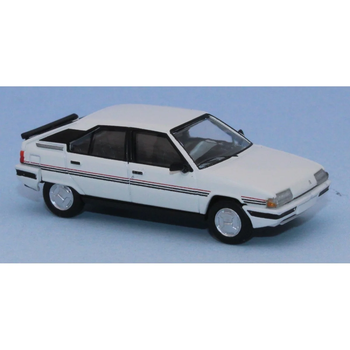 Voiture Citroën BX blanc 1983 - PCX 870718 SAI 6491 - HO 1/87 Voiture Citroën BX blanc 1983 - PCX 870718 SAI 6491 - HO 1/87