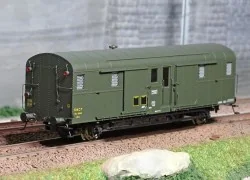Ree Modeles VB315 OCEM 32 baggage car, green 306, working lights, E...