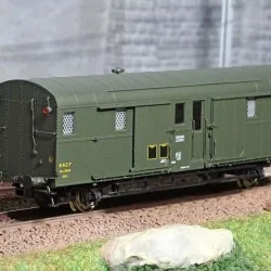 Ree Modeles VB315 Voiture fourgon OCEM 32, vert 306, feux fonctionnels, REGION EST, SNCF Ree Modeles VB-315 - 1