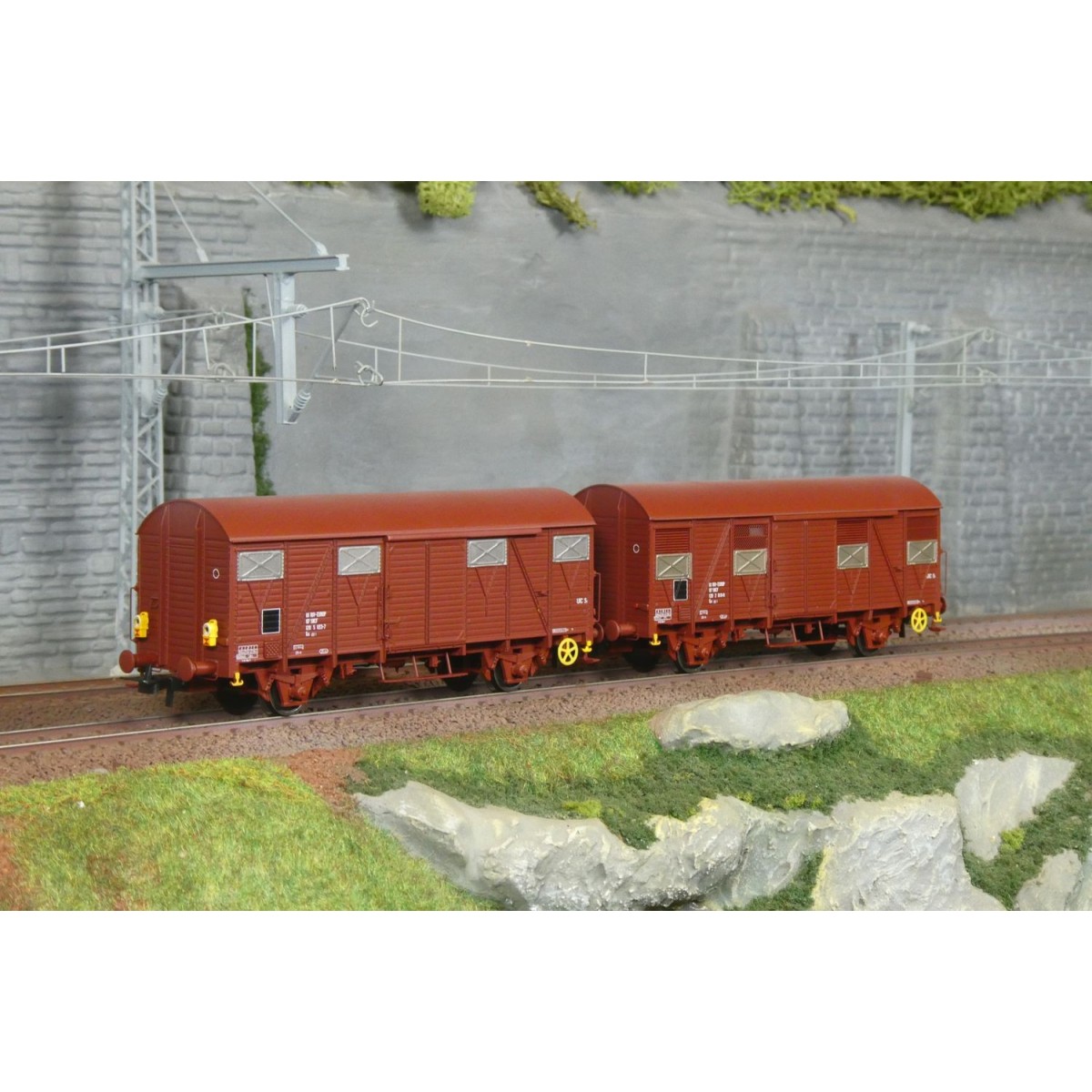 Jouef HJ6325 HO 1/87 type GS covered wagon set (2 wagons) Jouef HJ6325 HO 1/87 type GS covered wagon set (2 wagons)