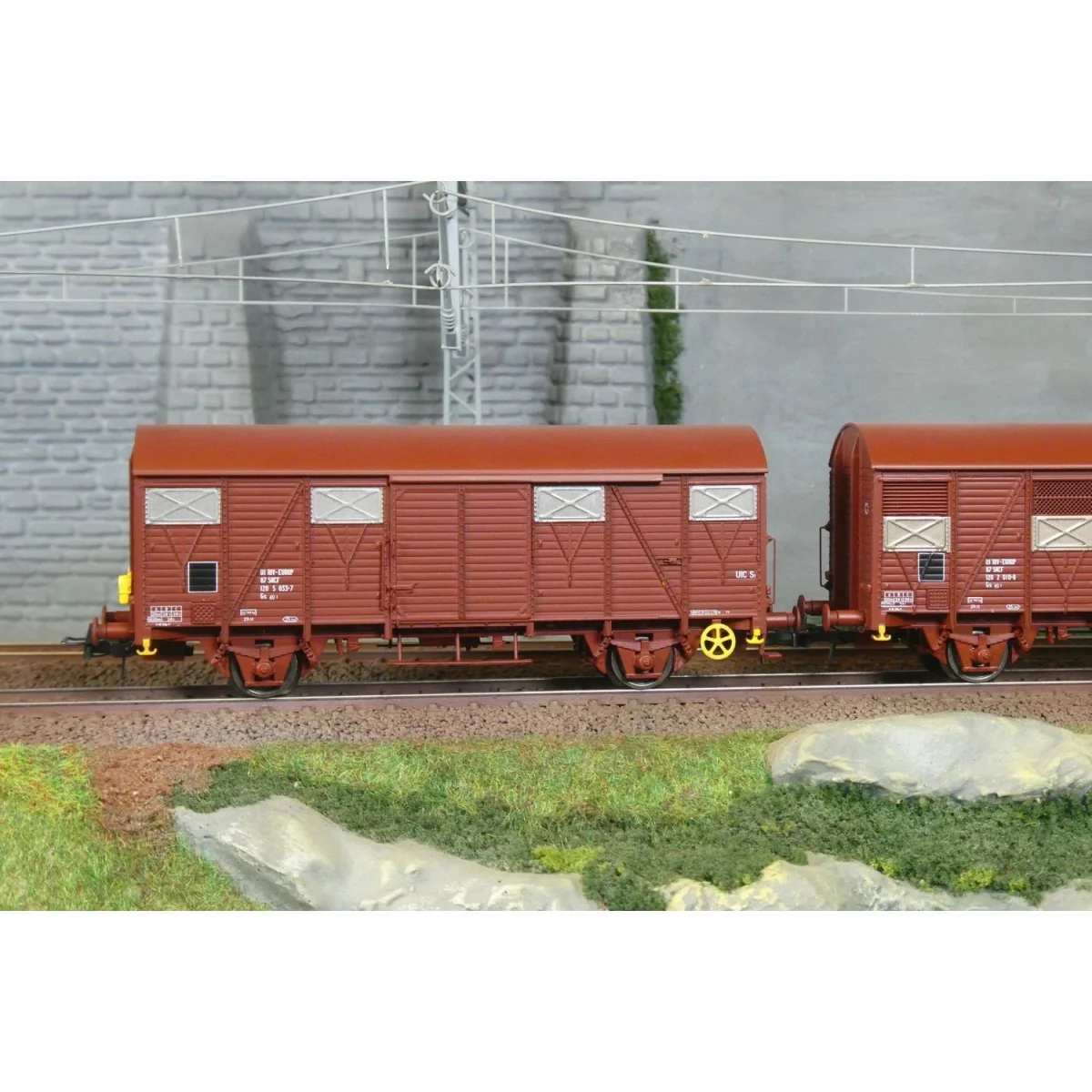 Jouef HJ6325 HO 1/87 type GS covered wagon set (2 wagons) Jouef HJ6325 HO 1/87 type GS covered wagon set (2 wagons)