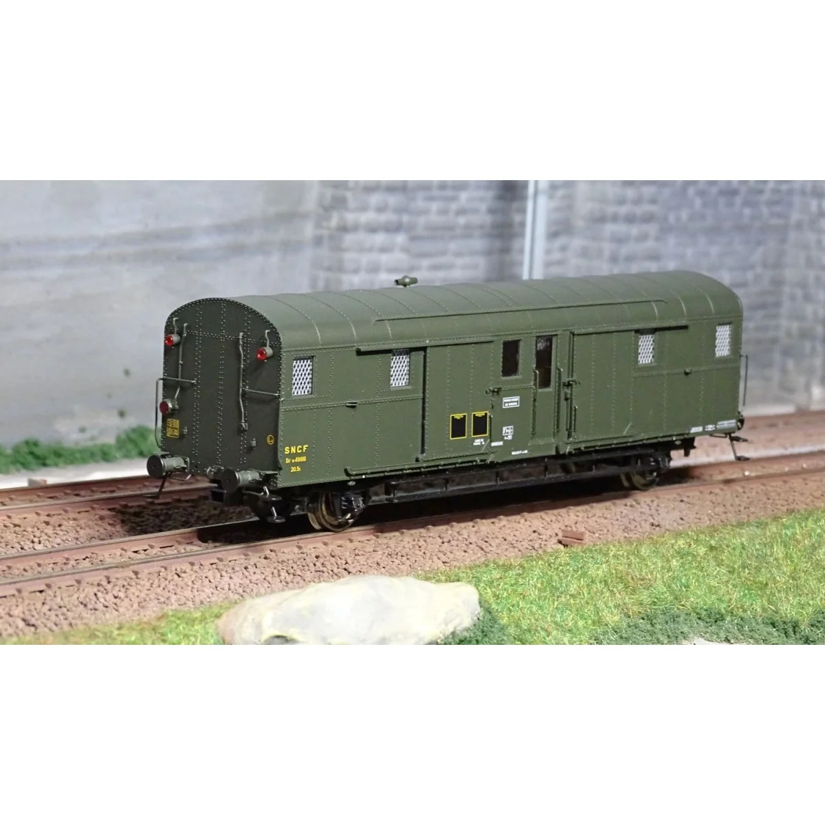 Ree Modeles VB318 OCEM 32 baggage car, green 306, working lights, S...