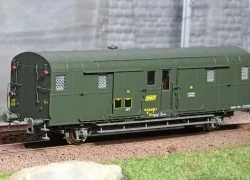 Ree Modeles VB319 OCEM 32 baggage car, green 301, working lights, E...