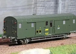 Ree Modeles VB321 OCEM 32 baggage car, green 301, working lights, W...