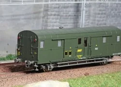 Ree Modeles VB322 OCEM 32 baggage car, green 301, working lights, S...