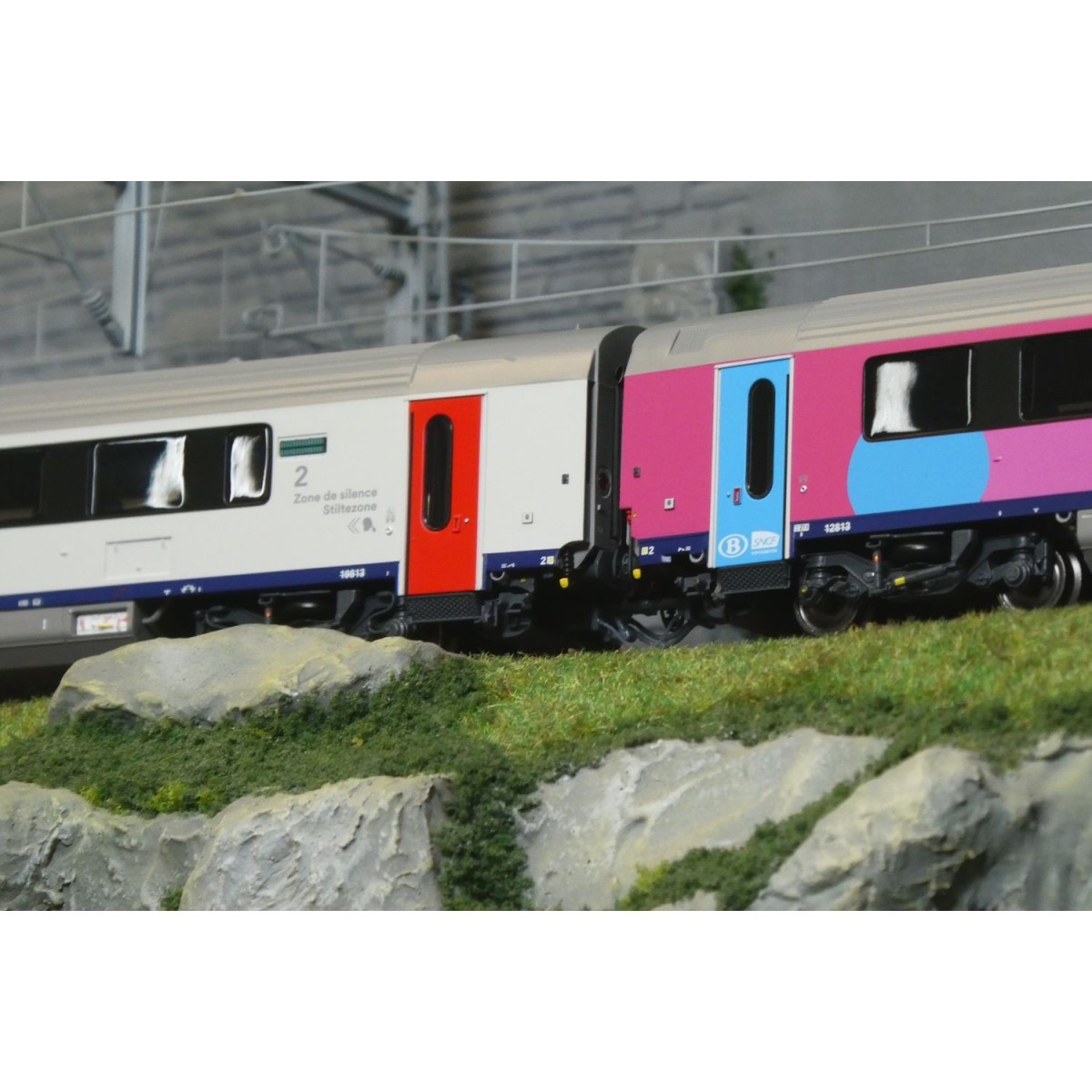 Set of 3 reversible I11 OUIGO passenger cars, SNCB / SNCF, LS Model...